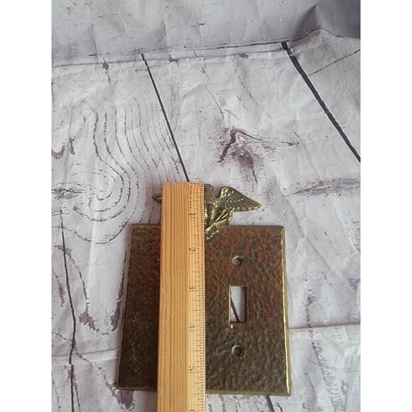 Vintage Patriotic Eagle Hammered Metal Double Light Switch Plate Cover Brass? - Picture 7 of 9